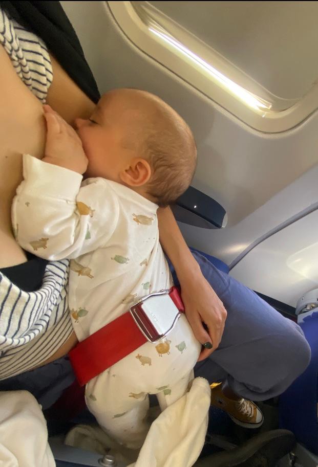 O cinto de segurança de bebês que acopla no do adulto em aviões. Foto: Arquivo pessoal