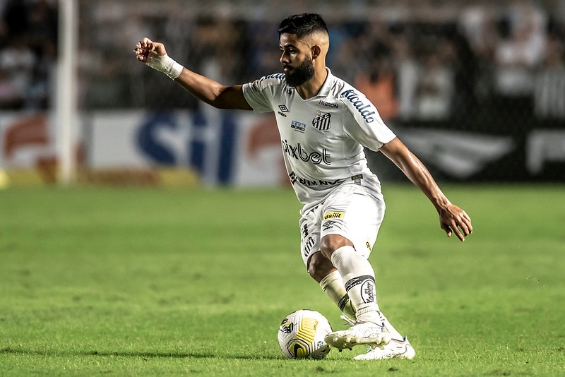 Fortaleza monitora Felipe Jonatan, lateral esquerdo do Santos Foto: Ivan Storti/Santos FC