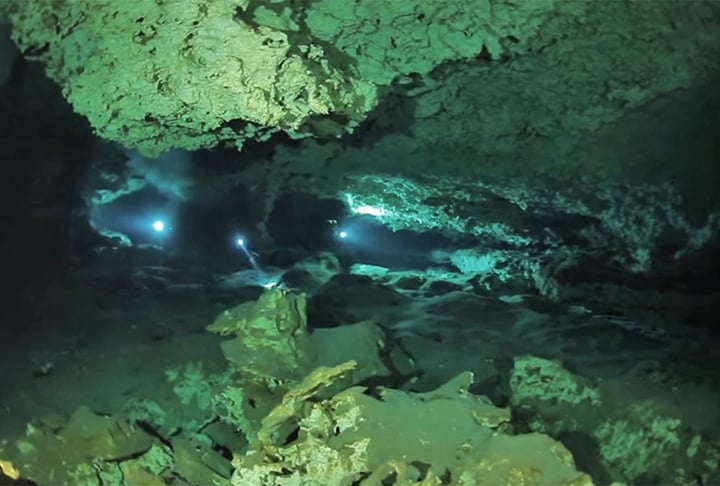 A Península de Yucatán tem também o sistema Ox Bel Ha, com cerca de 256 km de cavernas subaquáticas. Esses dois sistemas ficam na parte mexicana, no estado de Quintana Roo. 