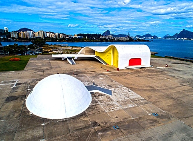 O teatro fica em Niterói, na Região Metropolitana do Rio, e integra o Caminho Niemeyer, complexo de espaços culturais que fazem referênci ao ícone da arquitetura mundial.  Reprodução: Flipar