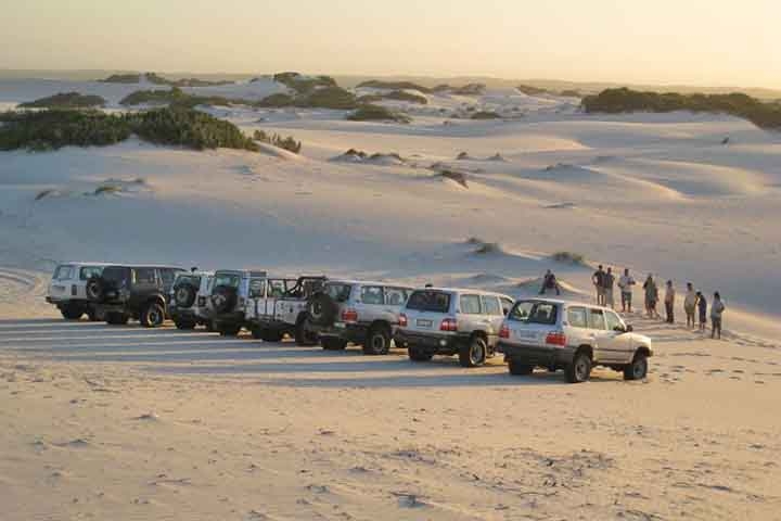 Localizada a 45km da cidade da Cidade do Cabo, a Atlantis Dunes Cape Town oferece várias aventuras. Algumas como quadriciclo, sessões de fotos, experiência 4x4 e Ultimate Sandboarding. Além de dunas como um teleférico. Reprodução: Flipar