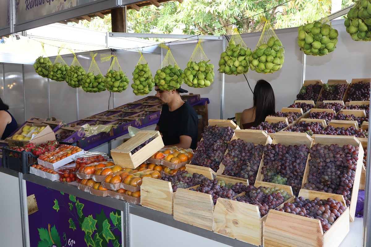 Stand de frutas na Festa da Uva de Vinhedo. Foto: Foto: Pedro H. Lopes