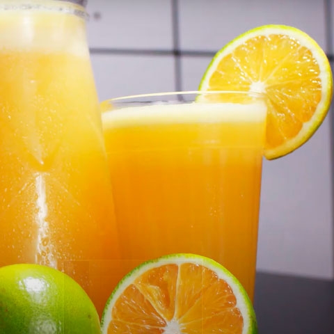 O suco de laranja é tradicionalmente o indicado para melhorar a imunidade, mas existem muito mais opções, incluindo a própria laranja ou frutas parecidas, como tangerina.  Reprodução: Flipar