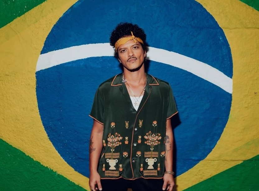 Finalmente, depois de polêmica meses atrás, o cantor Bruno Mars faz os shows no estádio Nilton Santos, o Engenhão, no Rio de Janeiro para euforia dos fãs. Os espetáculos são nos dias 16, 19 e 20 de outubro. 