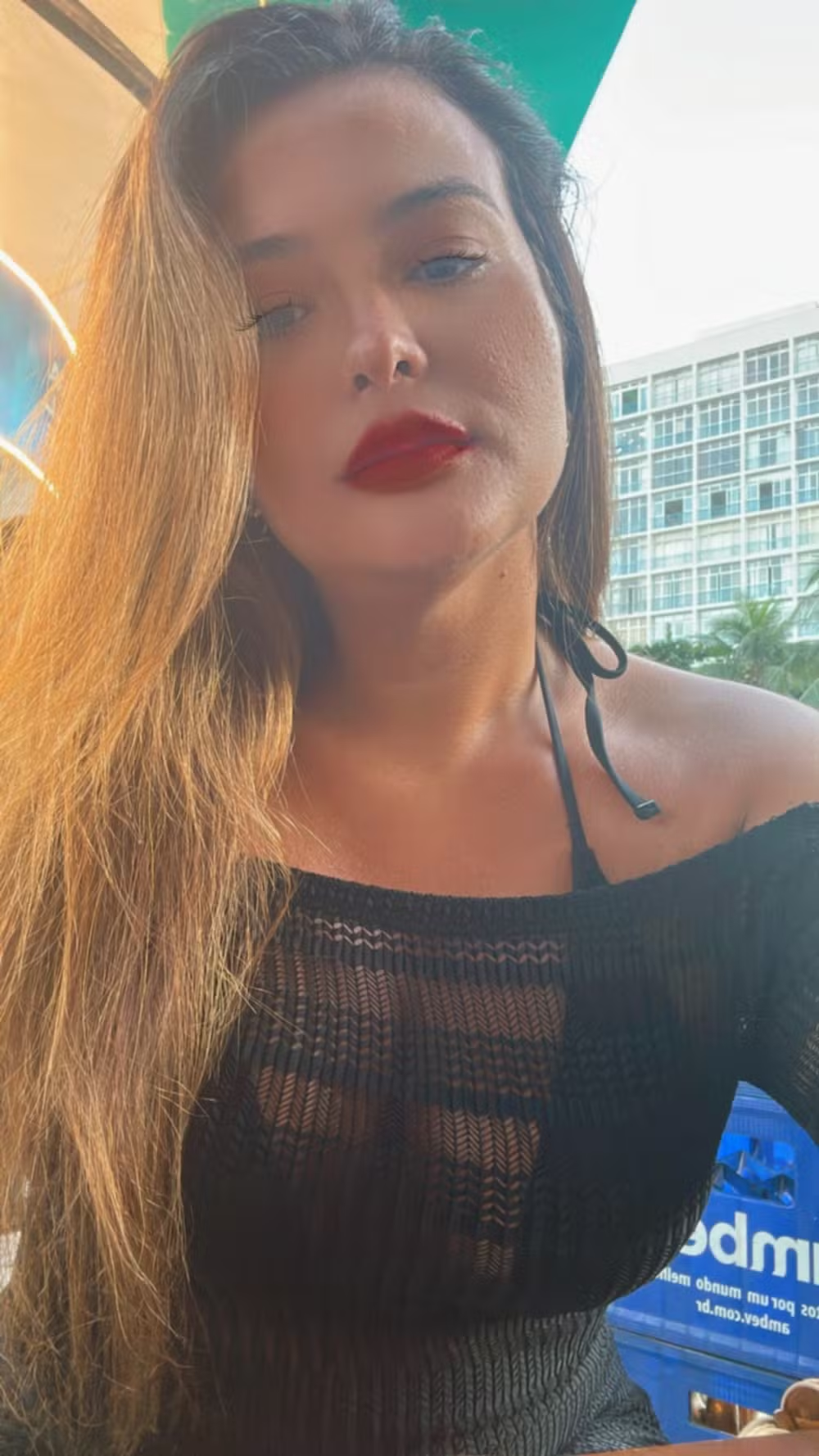 Estilo e descontração: Geisy Arruda aproveita Copacabana de biquíni fio dental e chá mate Instagram