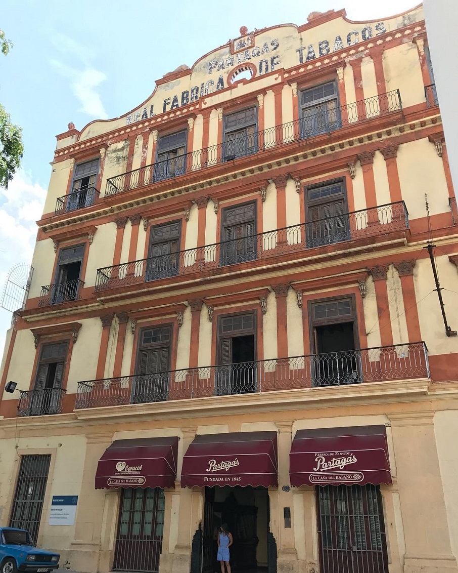 A fachada da Real Fábrica de Tabacos Patargás, em Havana, Cuba. Foto: Reprodução/Instagram 23.02.2023