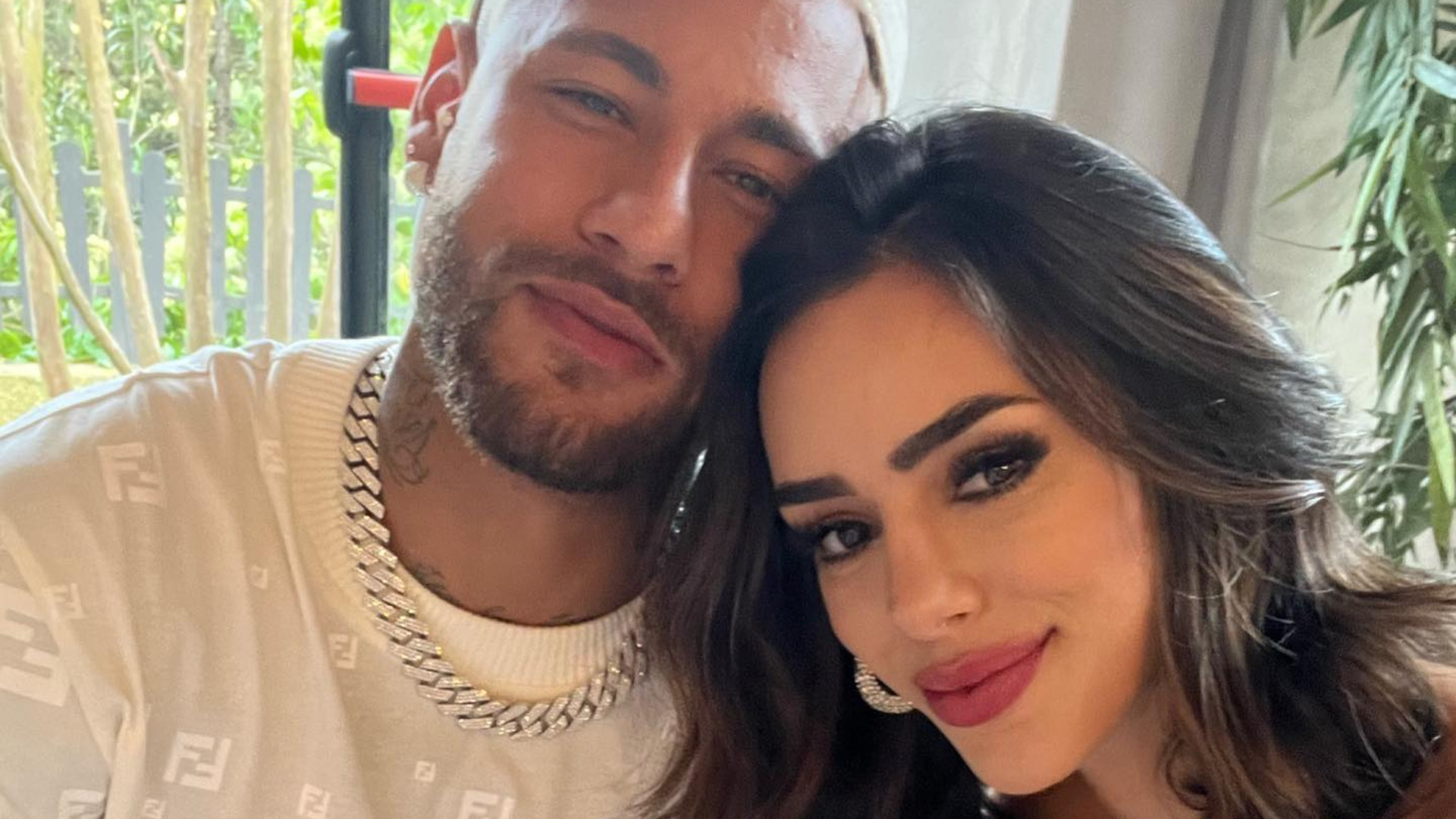 Bruna Biancardi procura tecidos para vestidos e fãs especulam casamento com Neymar