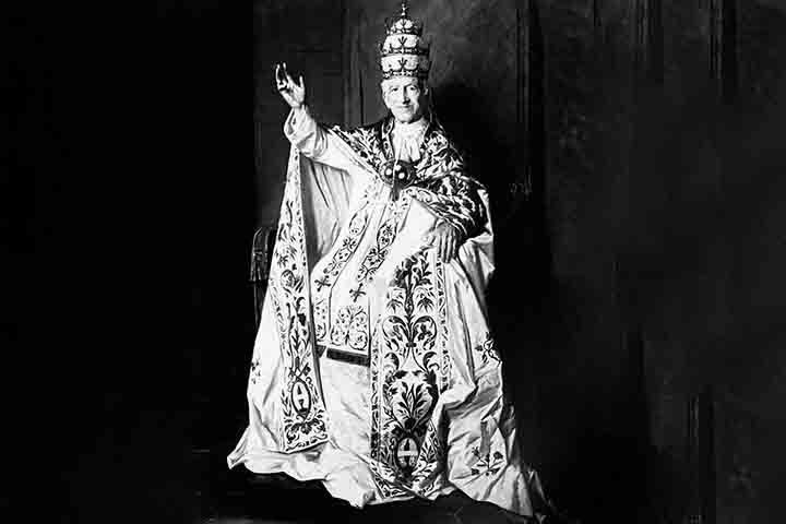 Leão XIII - Vicenzo Giocchino Raffaele Luigi Pecci-Prosperi-Buzzi nasceu em Roma. Ele foi o chefe da Igreja Católica de 20 de fevereiro de 1878 até a data de sua morte, em 20 de julho de 1903, invadindo, portanto, o início do século 20.
 Reprodução: Flipar