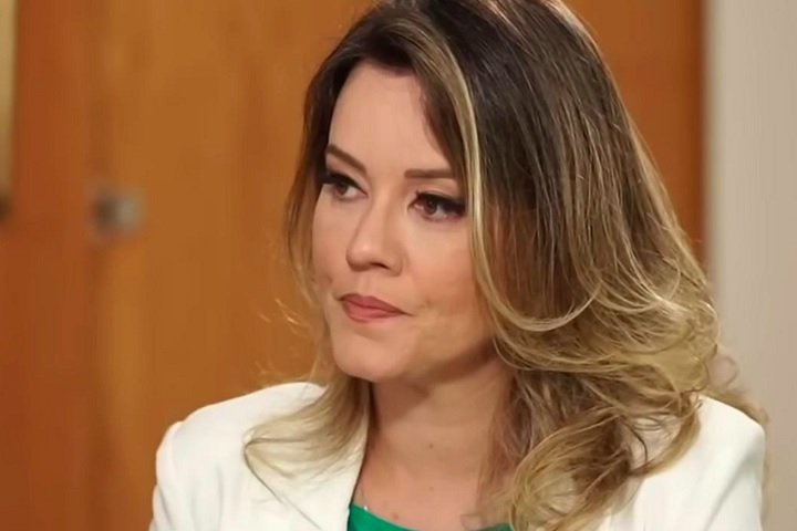 “Natuza Nery teve um incidente antes do início da gravação [...], foi prontamente atendida e passa bem. Ela não gravou o podcast e não apresentou a Edição das 18h da Globonews, mas já estará de volta amanhã (17/6)”, comunicou a Globo. Reprodução: Flipar