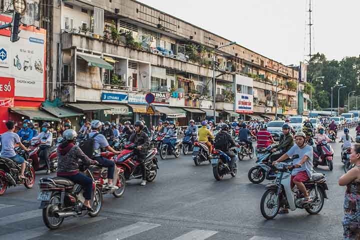 Uma característica de Ho Chi Minh que costuma causar apreensão em turistas é o trânsito caótico, sem muitas regras, e com milhares de motos.  Reprodução: Flipar