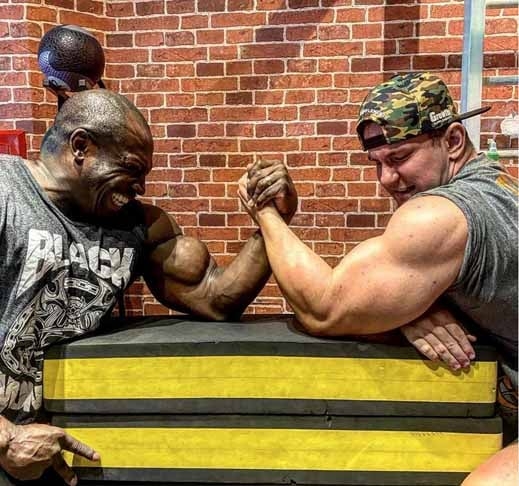 Christian fazia parte da academia Darkness Nation na categoria Open Bodybuilding. 