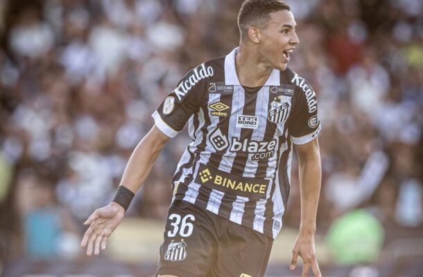 O gol da vitória santista no dia 14 de maio foi do garoto Deivid Washington. Em agosto, o clube anunciou a venda do jovem para o Chelsea por 15 milhões de euros (cerca de R$ 80 milhões na atual cotação). - Foto: Raul Baretta/Santos FC