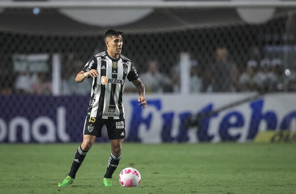 ZARACHO   - Alguns bons lançamentos., mas teve uma atuação de altos e baixos, se omitindo em alguns momentos da partida - NOTA 5,5  - Foto: Pedro Souza / Atlético