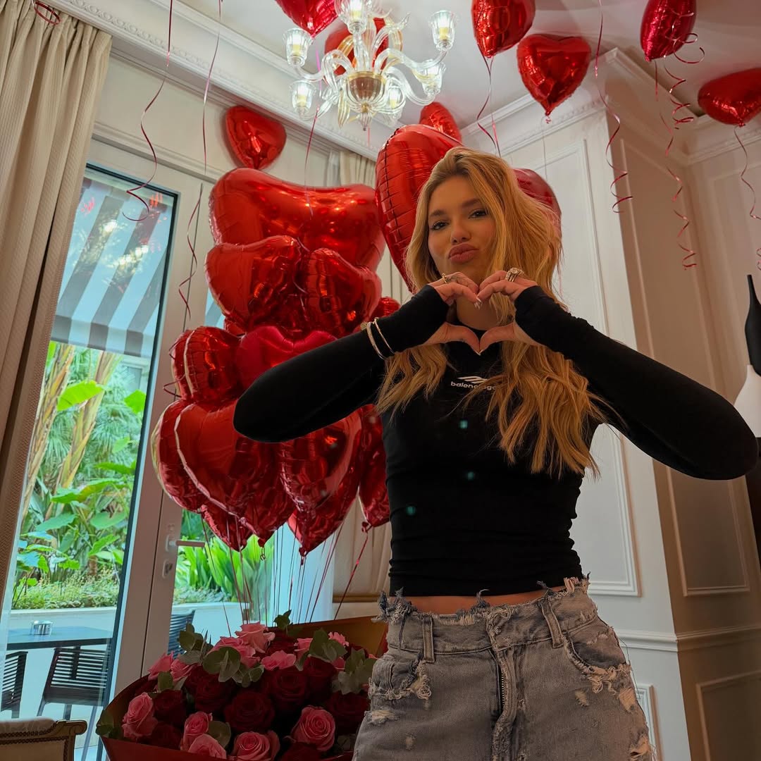 Virginia foi surpreendida por Vini Jr.. Foto: Reprodução/ Instagram @vinijr