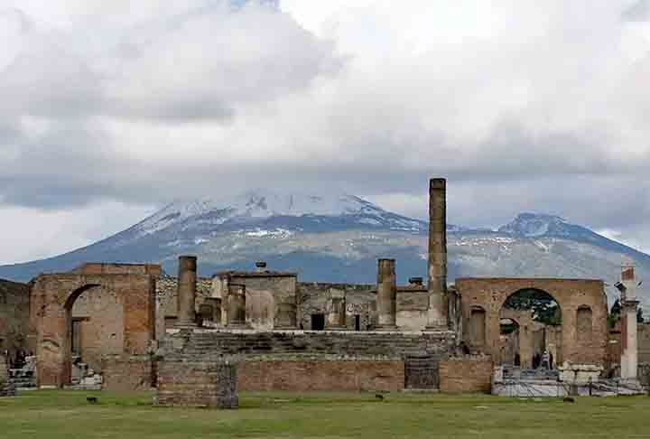 A cidade foi destruída pela erupção do vulcão Vesúvio em 79 d.C., que também arrasou Pompeia, cidade vizinha. Reprodução: Flipar