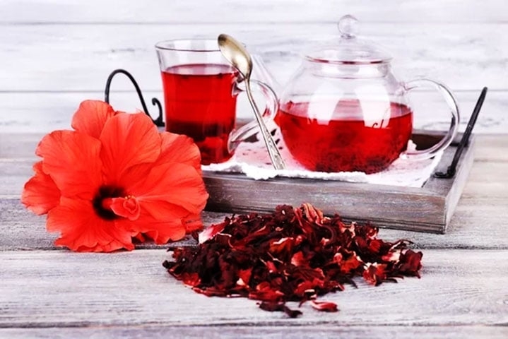 Alguns chás ainda têm a vantagem do aroma agradável, que se espalha pela casa. Entre eles, Hibisco (foto), Hortelã, Alecrim e Earl Grey (Bergamota).  Reprodução: Flipar