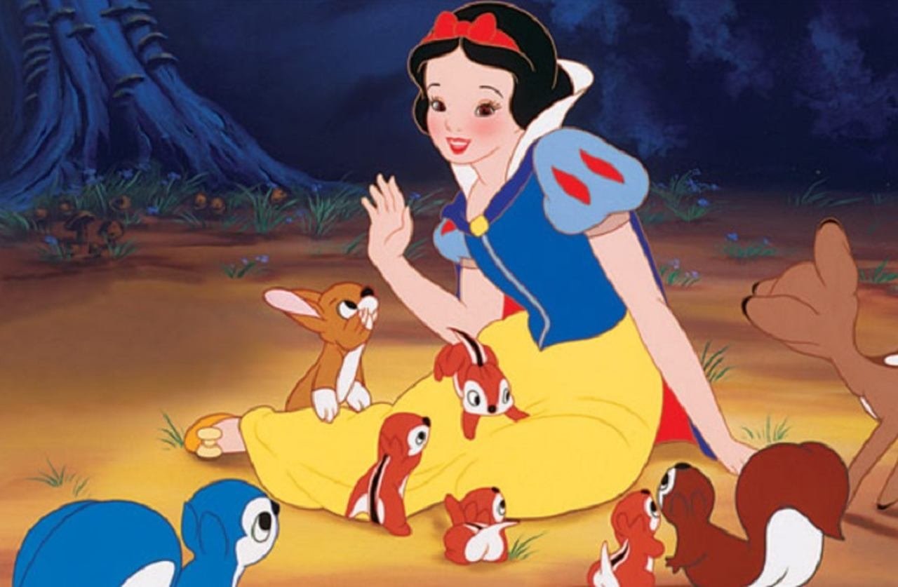 Vale destacar que o live-action de Branca de Neve, dirigido por Marc Webb, tem lançamento previsto para março de 2024. A produção contará com Rachel Zegler no papel principal.