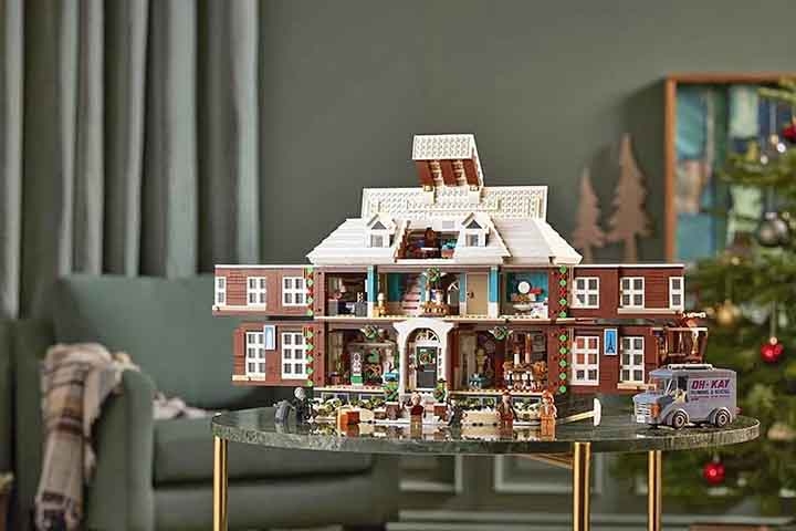 A partir disso, a Lego expandiu sua linha de produtos, criando temas como cidades, castelos, espaço, piratas, e, mais recentemente, séries inspiradas em franquias famosas, como Star Wars, Harry Potter, e Marvel. Reprodução: Flipar