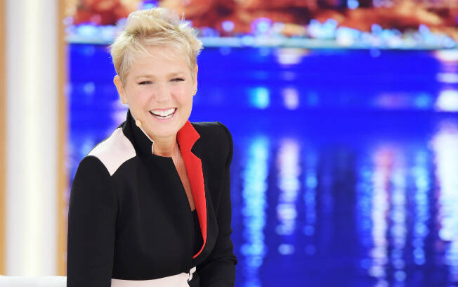 Apresentadora é só felicidade com comemoração de aniversário. Foto: Blad Meneghel/Divulgação