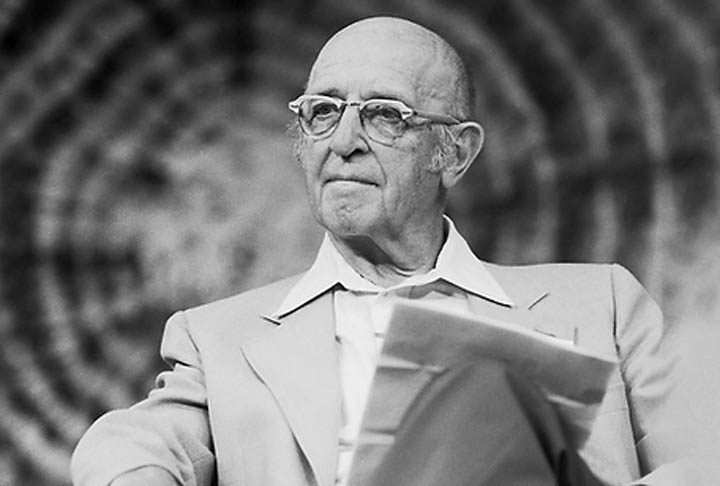 O filme retrata uma sessão de terapia em grupo de 16 horas para oito pessoas bem ajustadas que nunca haviam se conhecido antes. A sessão foi liderada pelos psicólogos Carl Rogers e Richard Farson . Os participantes incluíram um caixa, um estudante de teologia, um professor, um diretor, uma dona de casa e três empresários. Reprodução: Flipar