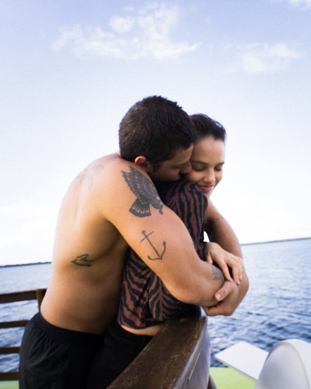 Chay Suede e Laura Neiva trabalham com artes cênicas. Foto: Reprodução Instagram - 19.4.2025