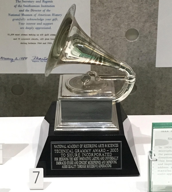 Exemplo disso é que, em fevereiro de 2011, Mars recebeu seu primeiro prêmio Grammy Awards na categoria Melhor Performance Pop Vocal Masculina, justamente por “Just The Way You Are”. Reprodução: Flipar