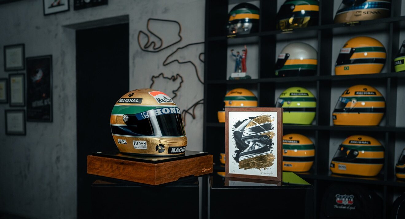 Réplica do capacete de Ayrton Senna folheado a ouro Divulgação/Senna Brands