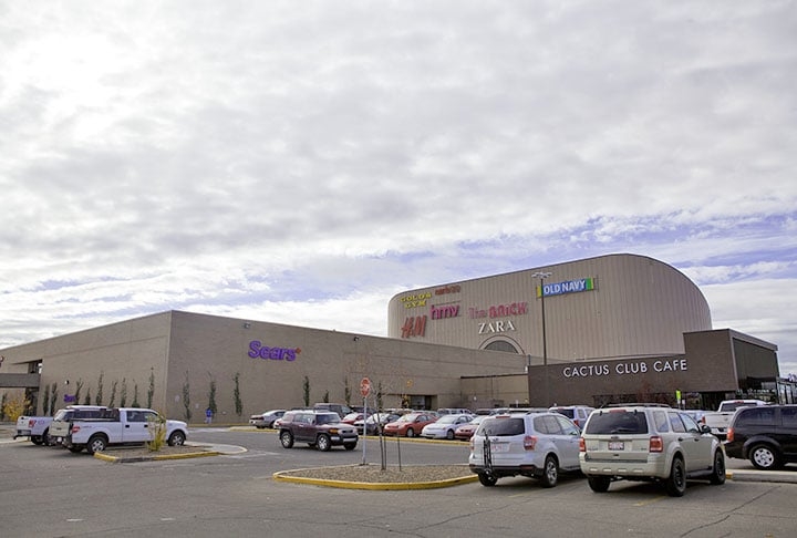 É o maior shopping da América do Norte. Já ocupou a primeira colocação no ranking, mas perdeu o posto após a inauguração do South China Mall, em 2005. Seu estacionamento comporta até 20 mil veículos. Reprodução: Flipar