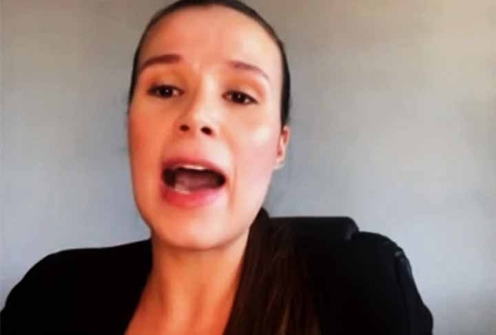 Jennifer declarou ter ouvido vários insultos da mulher e que está tomando as medidas legais a respeito do ocorrido.
 Reprodução: Flipar