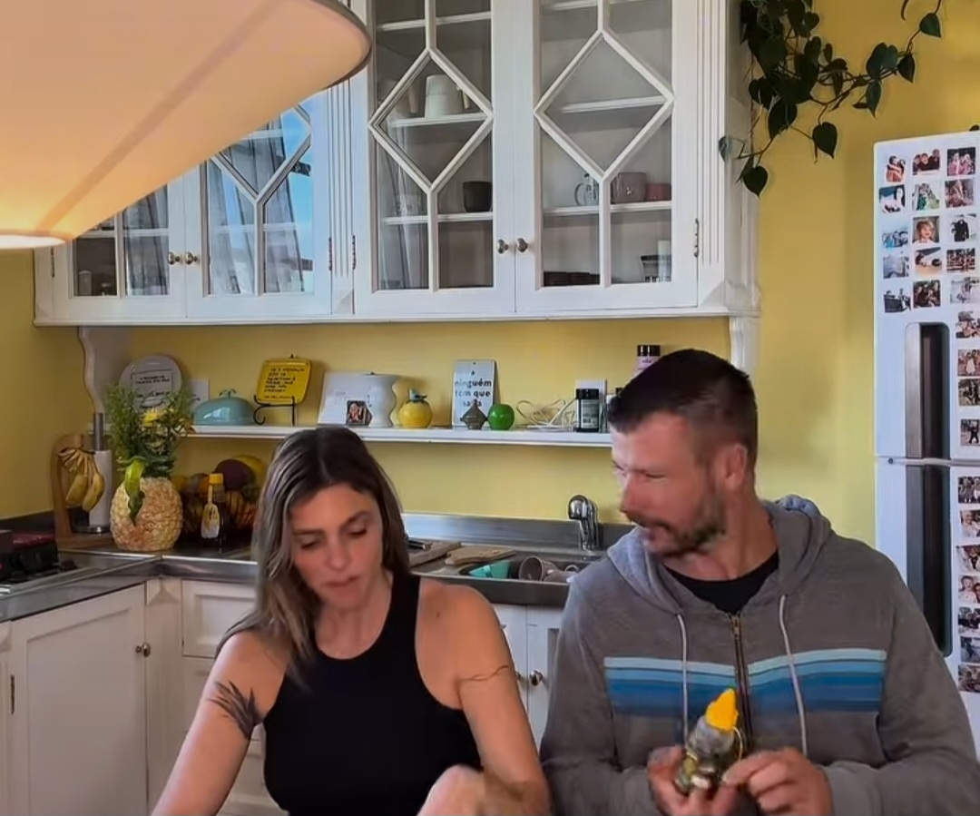 A declaração agitou as redes, mas ela esclareceu que por enquanto o casamento com apresentador e modelo 
ainda está bem. . Foto: Reprodução: Flipar