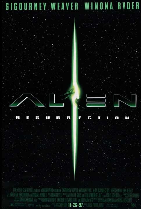 Alien, a Ressurreição (1997) - Ellen Ripley é reanimada por um clone alienígena 200 anos após sua morte.  Reprodução: Flipar