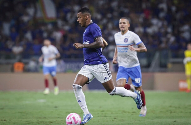Em partida válida pela 29ª rodada do Brasileirão, o Cruzeiro venceu o Goiás, nesta quarta-feira (25), no Mineirão, por 3 a 0.  Os gols foram marcados por Kanu (contra), Marlon e Bruno Rodrigo. Veja as notas - Foto: Cruzeiro/Staff Images