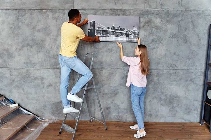 Dos entrevistados, 11% disseram que recorreriam a um profissional para pendurar um quadro na parede de casa. 
 Reprodução: Flipar