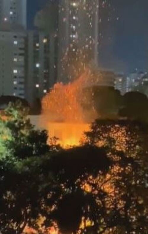 O balão, inclusive, carregava 18 fogos de artifício que já haviam sido detonados. Se ainda estivessem com possibilidade de explosão, o risco seria ainda maior para os moradores.  Reprodução: Flipar