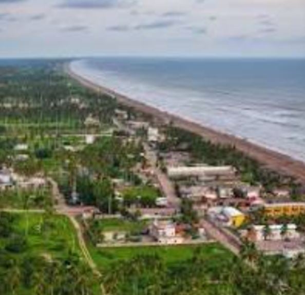 É a maior praia do México e o destino de muitos surfistas. Além disso, chama a atenção por ser baixa, com a possibilidade de caminhar até 100 metros mar adentro. Novillero também se caracteriza por ter areia muito fina e águas tranquilas o ano todo. Reprodução: Flipar