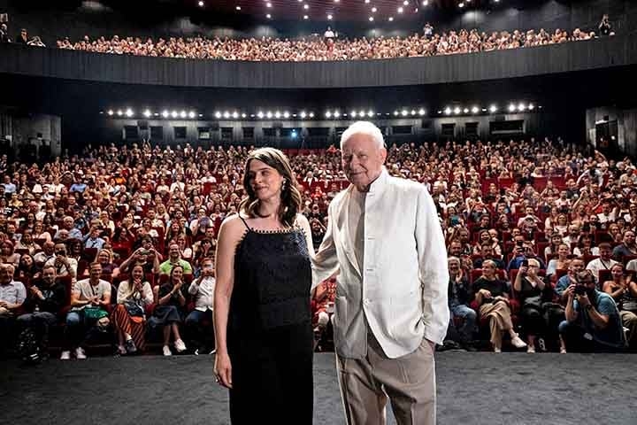 “Sentimental Value” é o novo filme do diretor norueguês Joachim Trier. Ele é estrelado por Stellan Skarsgård, Elle Fanning e Renate Reinsve.
 Reprodução: Flipar