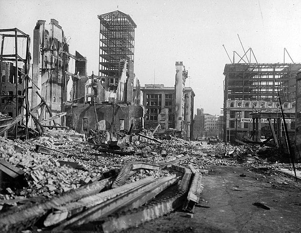 Outro local famoso por abalos sísmicos é San Francisco, nos EUA. 
No dia 18/4/1906, há 118 anos, a cidade foi sacudida por um forte sismo com magnitude 8. Conhecido como O Grande Terremoto, foi o maior já registrado nos EUA, durou 1 minuto e meio, e deixou mais de 3 mil vítimas.  Reprodução: Flipar