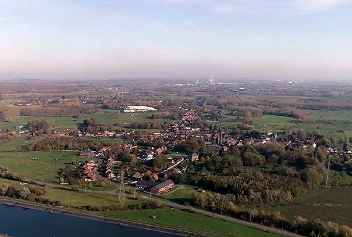 Um achado arqueológico na antiga cidade de Pommerœul, na Bélgica, desafia o entendimento das práticas funerárias do passado. Reprodução: Flipar