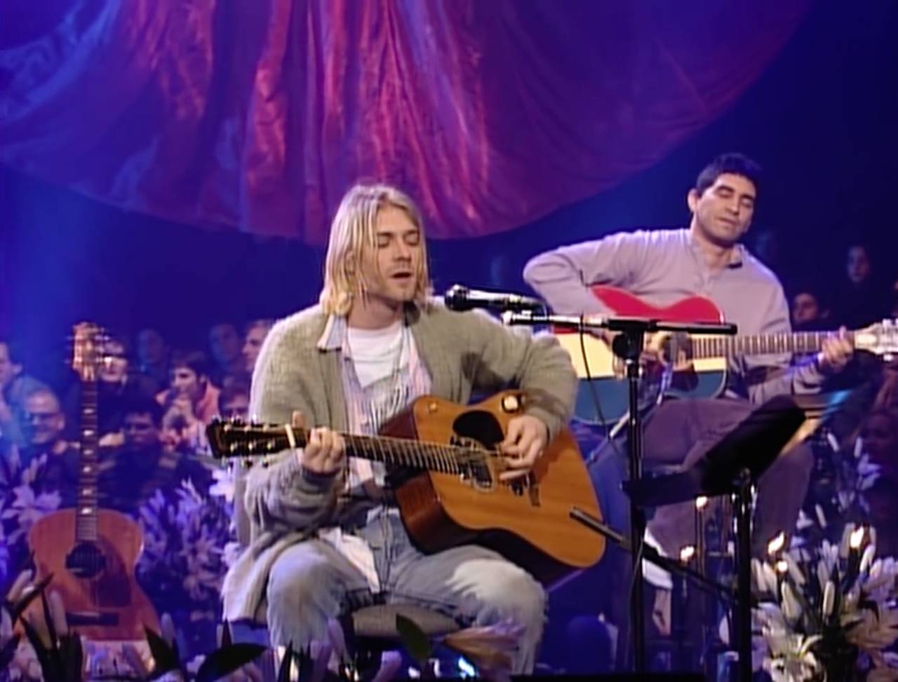 Nirvana: MTV Unplugged em 1993 - Um ano antes do suicídio do vocalista Kurt Cobain, o Nirvana, maior símbolo do movimento grunge dos anos 90, fez uma das apresentações mais memoráveis do grupo, no que ficou conhecido também como sua infeliz despedida no MTV Unplugged em 1993. Reprodução: Flipar