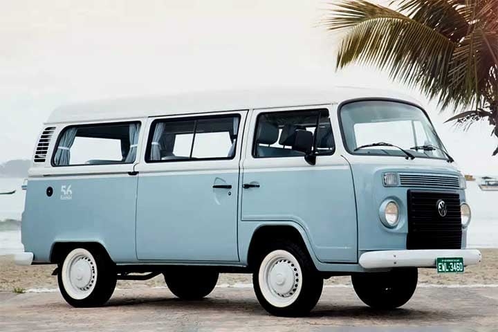 Quase uma década depois, em 1976, a Kombi ganhou frente única e painel europeu. Um ano antes, o motor cresceu para 1.600 cc – 58 cv, chegando a 65 cv com dupla carburação em 1978. 
 Reprodução: Flipar