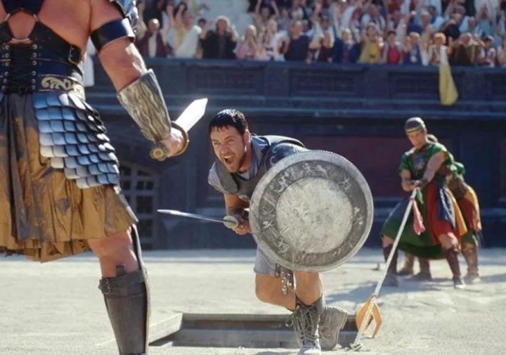 Gladiador (2001)
Dirigido por Ridley Scott, estrelado por Russell Crowe, Joaquin Phoenix e Connie Nielsen.
Um general romano é traído e se torna gladiador, buscando vingança contra o imperador corrupto que destruiu sua família.  Reprodução: Flipar
