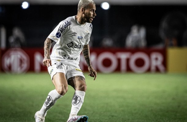 LUCAS LIMA - Outro que entrou ainda no primeiro tempo, no lugar de Dodô. Deu assistência para Messias, mas deveria ter chamado a responsabilidade mais para si. Agora, o Vasco está rebaixado - Nota 5,5 - Foto: Raul Baretta/ Santos FC