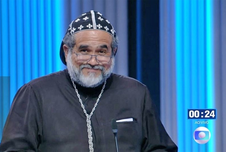 Kelmon, inclusive, foi aos debates trajado de padre. No horário eleitoral gratuito e obrigatório, exibido na TV aberta e nas rádios, ele também apareceu  com o visual característico. 