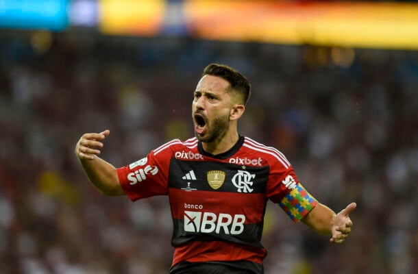 O Flamengo fará uma avaliação no final da temporada e a tendência é oferecer uma extensão de contrato para o acordo. O camisa 7 tem identificação com a torcida e é uma das lideranças do elenco. - Foto: Marcelo Cortes / Flamengo