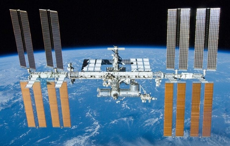 Além disso, também  funciona nas principais plataformas de streaming que aceitam o aplicativo NASA, como, Apple TV e Roku. Reprodução: Flipar