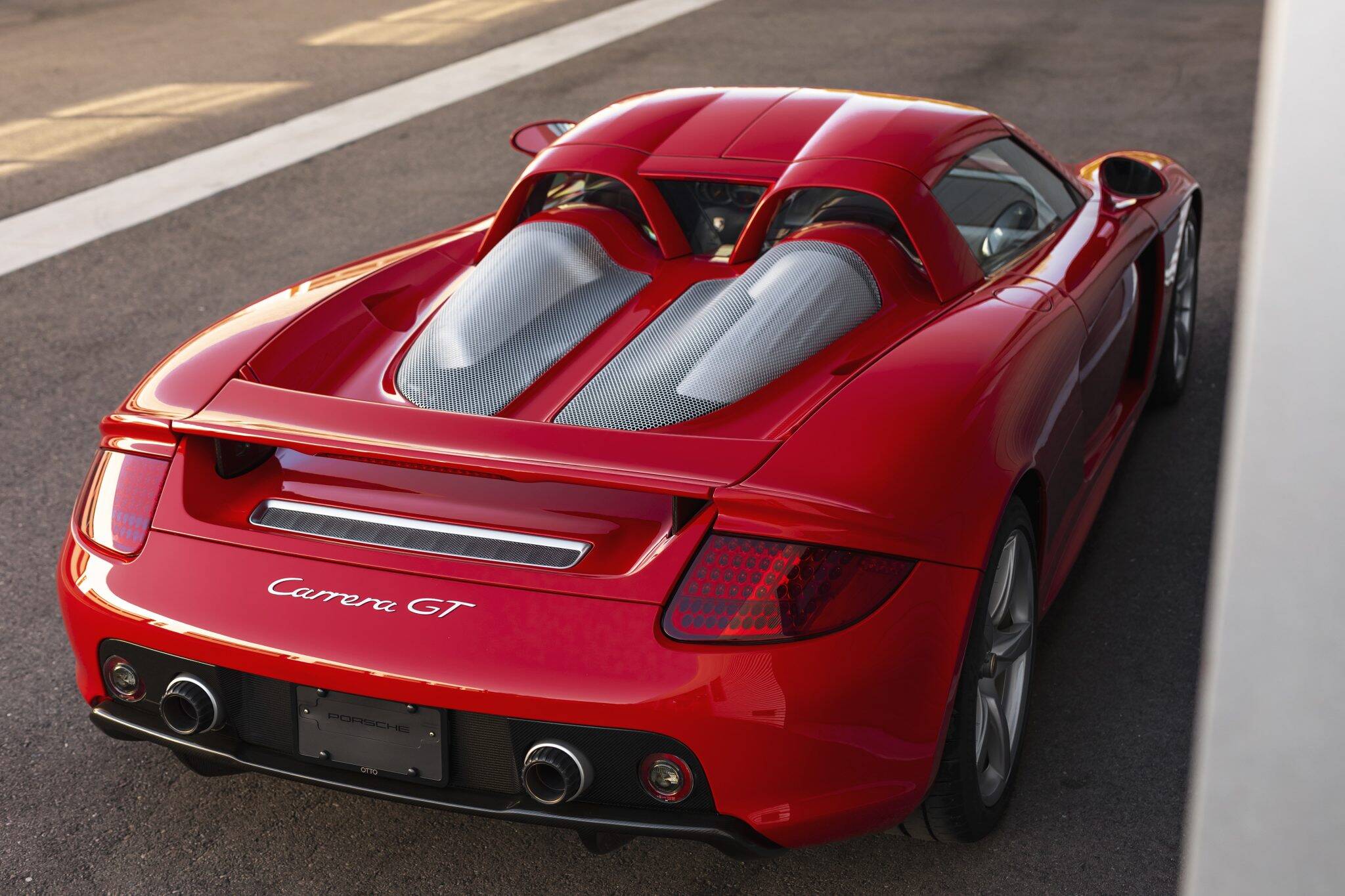 Porsche Carrera GT é arrematado por R$ 10,8 milhões e bate recorde