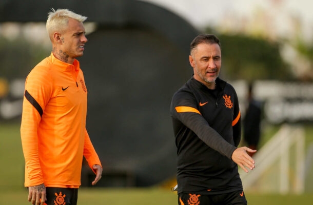A saída de Vitor Pereira foi conturbada. O português e o Corinthians tiveram imbróglio por conta da renovação de contrato. Ele saiu do Timão na final de 2022. Rodrigo Coca / Ag. Corinthians