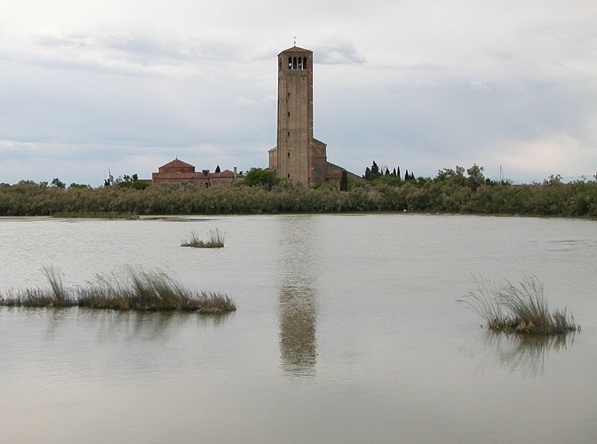 Torcello (século V): Uma das ilhas mais antigas de Veneza, com a Catedral de Santa Maria Assunta e seus mosaicos bizantinos do século XI. É considerada o berço da civilização veneziana Reprodução: Flipar