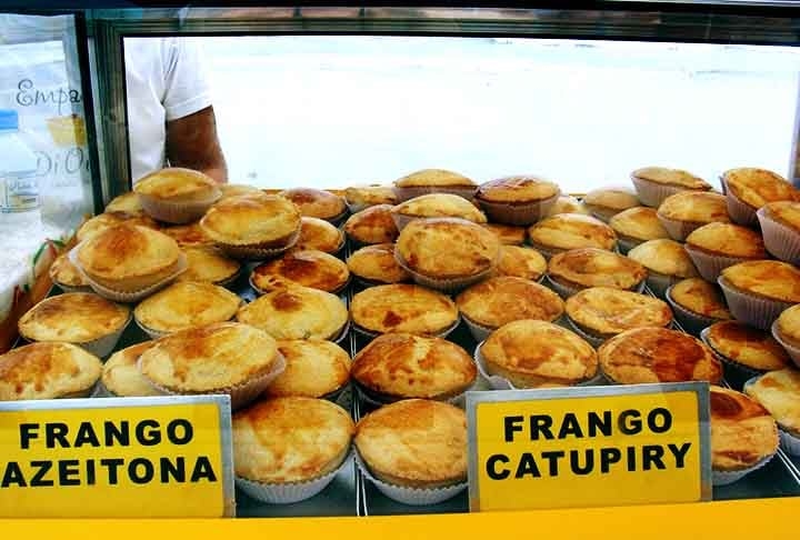 Os recheios mais tradicionais são os de frango, palmito e camarão, mas já se pode encontrar empadas de queijo, carne, calabresa e tantos outros.  Reprodução: Flipar