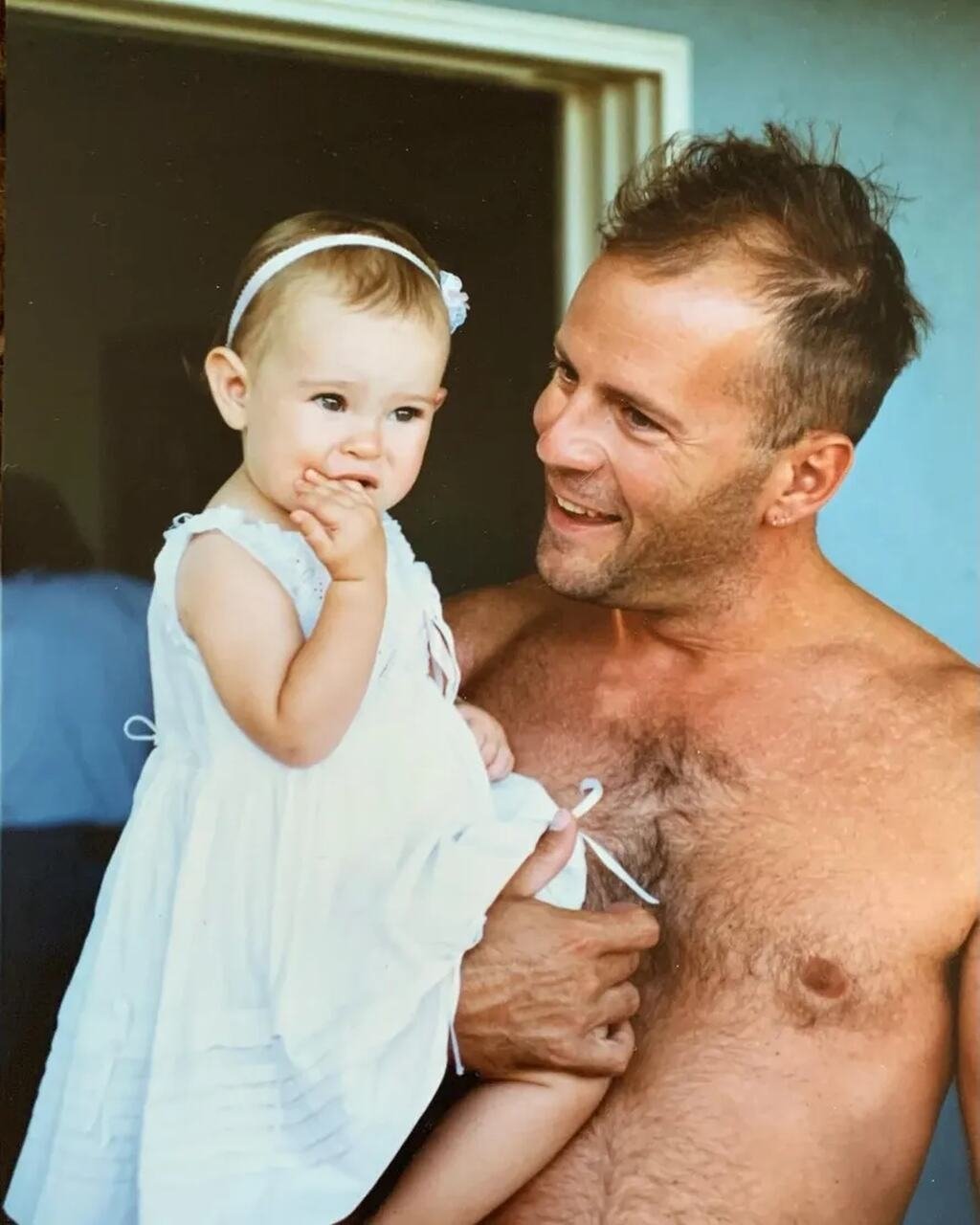 Rumer Willis, filha de Bruce Willis, comoveu os fãs com uma postagem no Instagram. Ela compartilha a dor da falta do pai.